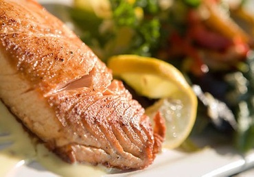 Alimentele de baza in sarcina: peste, lapte si mere