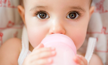 Laptele de vaca, contraindicat pana la doi ani