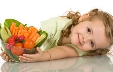 Imprieteneste-ti copilul cu legumele