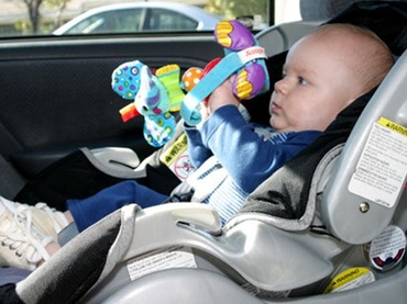 Bebe in masina, tu la volan