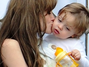 Mame celebre care au alaptat