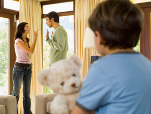 Problemele familiei, in fata copiilor