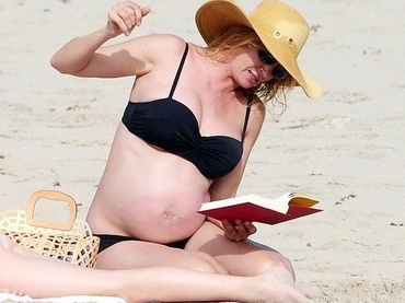 Uma Thurman, bucuria de a fi insarcinata (Galerie foto)