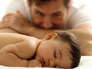 Tatii tineri fac copii sanatosi