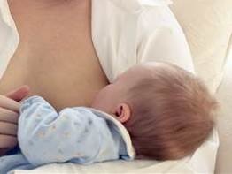 Lapte de mama sau lapte praf?