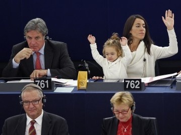 Copilul din Parlamentul European (foto)
