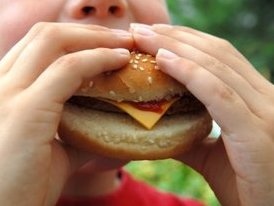 Alimentele fast-food predispun la astm