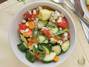 Salata calda de legume