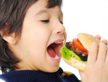 Nutritia copiilor: Sase mese pe zi la ore potrivite