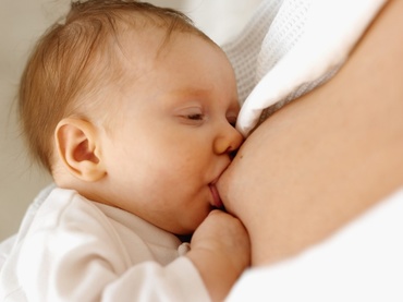 Cinci sfaturi pentru mamele care alapteaza