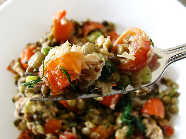 Salata de linte cu ardei si somon