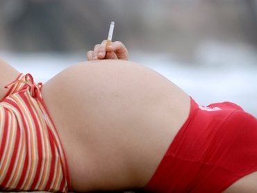 Femeile gravide, testate daca fumeaza