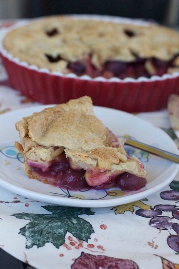 Tarta cu mere si struguri