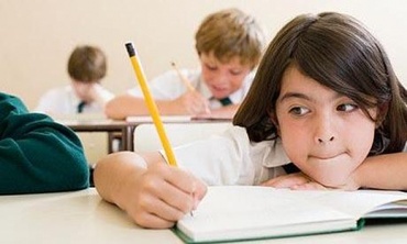 Copiii batuti de parinti obtin rezultate mai slabe la testele lingvistice - studiu