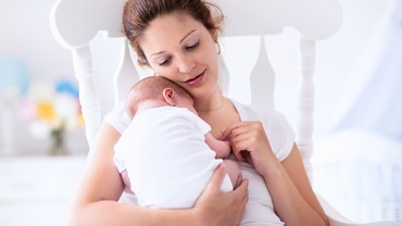 Canta-i un cantec de leagan! E sanatos!