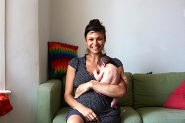 Potret mama-bebe in prima zi de viata