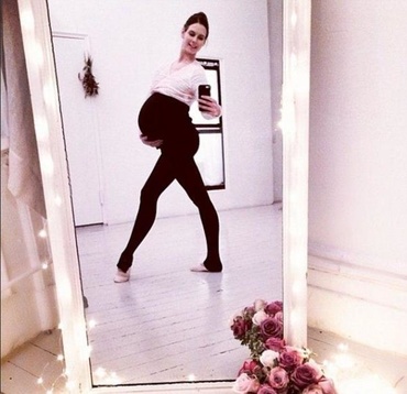 Pe poante, insarcinata in 9 luni