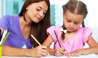 Cum il ajuti pe scolarul mic cu temele de acasa