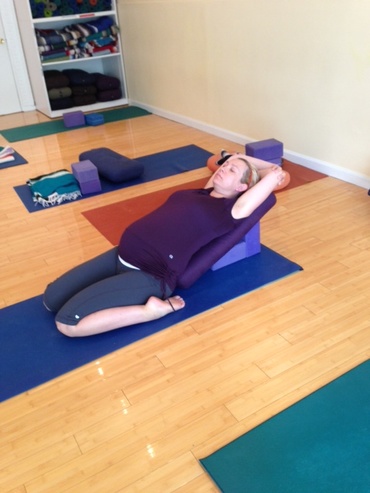 Pozitie Yoga pentru alinarea greturilor in sarcina