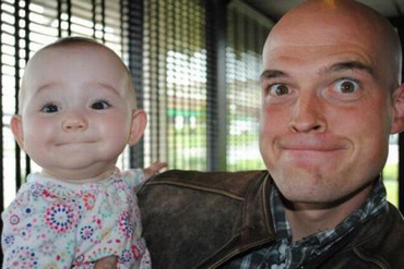 Ce se intampla cand tata e singur cu bebele - video