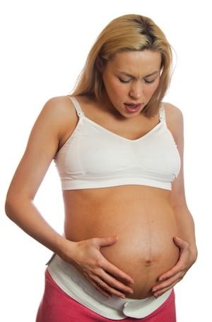 Bebe sughite in burtica