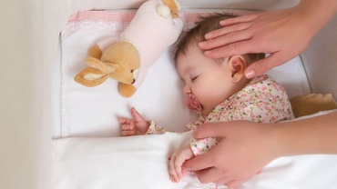 Trucuri ciudate de adormit bebelușii