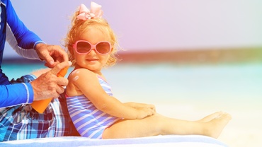 Fereste-l pe bebe de soare!