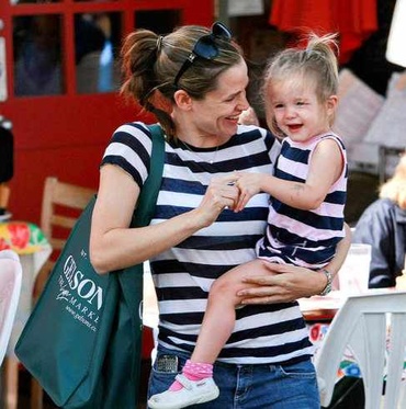 Mama si fiica imbracate la fel