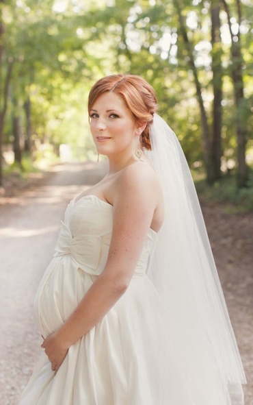 Frumoasa, mireasa si... insarcinata!