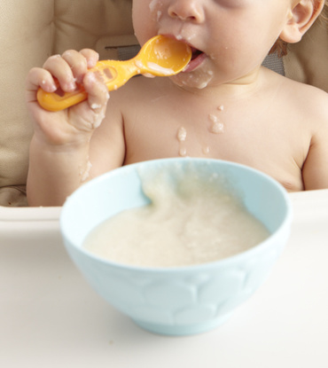 Dam bebelusilor cereale instant?