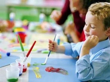 Indeamna-ti copilul sa picteze!