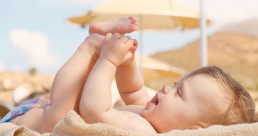 Cu bebe la plaja: sfaturi pentru confort