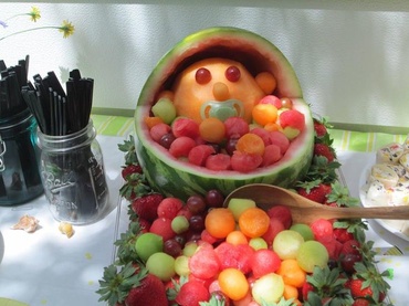 Ce poti sa faci cu un bebe si un pepene