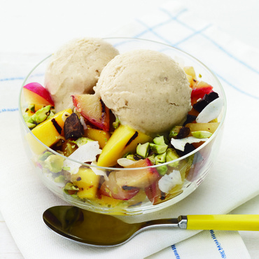 Salata de fructe la gratar cu inghetata de banane