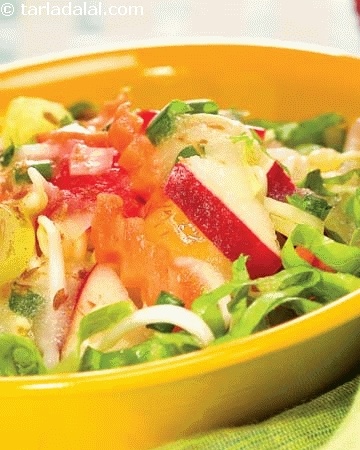 Salata de mere si salata verde cu dressing de pepene galben