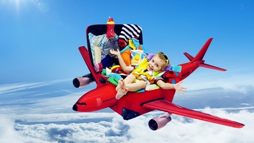 Prima vacanță cu juniorul! Cum îl pregătești de drum