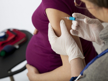 Studiu: Vaccinul antigripal e sigur pentru gravide