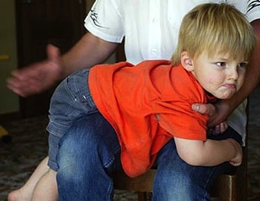 Ce nu este in regula cu o palmuta peste fund