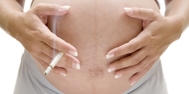 Bebelusii nascuti de fumatoare nu rezista la stres