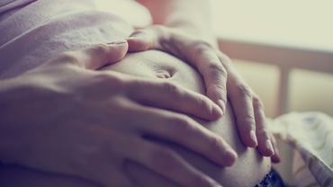 Degetele amorţite în sarcina: cauze şi remedii