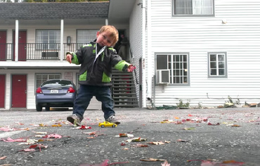 Cand ai ritmul in sange inveti sa dansezi inainte sa mergi bine - Video