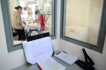 România, cele mai multe naşteri din UE la adolescente sub 15 ani.