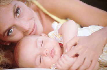 Este bine sa dormi cu bebelusul?