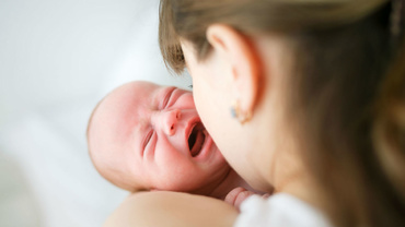 Bebelusul comunica prin plans