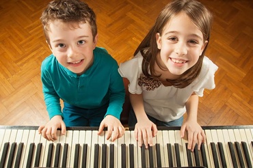 Sa iti dai copilul la cursuri de muzica?