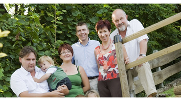 De cate persoane este nevoie pentru a ingriji un copil