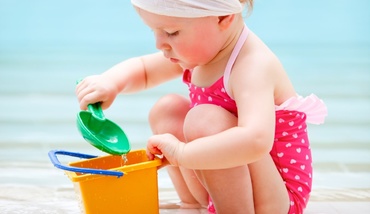 Lasa-l sa se joace cu apa!