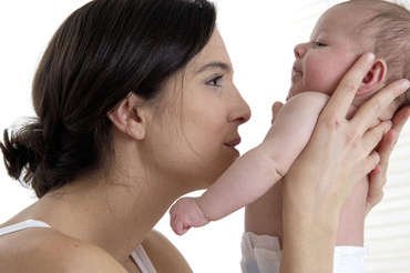 Trei aspecte ale ingrijirii nou nascutilor care ii streseaza pe toti parintii