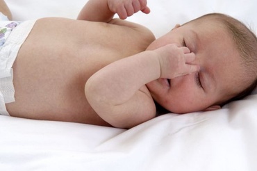 18.600 de tinere de până în 19 ani au născut în 2014, peste 600 nu aveau nici 15 ani