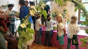 Pedagogia Waldorf invata copiii sa mearga catre lume cu bucurie si incredere